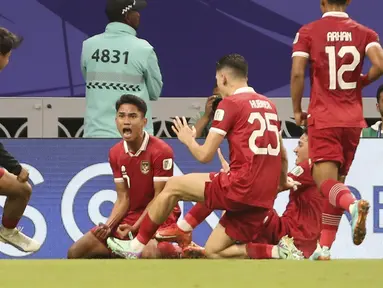 Piala Asia 2023 Qatar menjadi ajang unjuk kebolehan para pemain terbaik di Benua Asia. Tak hanya para pemain berpengalaman, deretan pemain muda pun ingin memberikan yang terbaik untuk timnas yang dibelanya. Seperti 5 pemain berikut yang masuk dalam deretan 5 pemain termuda di ajang Piala Asia 2023. (AP Photo/Hussein Sayed)