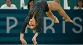 Pesenam Brasil, Flavia Saraiva berkompetisi dalam final beregu senam artistik putri Oliimpiade Paris 2024 di Bercy Arena, Selasa (30/7/20224). (Loic VENANCE / AFP)