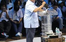 FOTO: Riuh Relawan Sambut Prabowo Subianto Berorasi Politik di Apel Akbar TKN Muda di JCC, Senayan