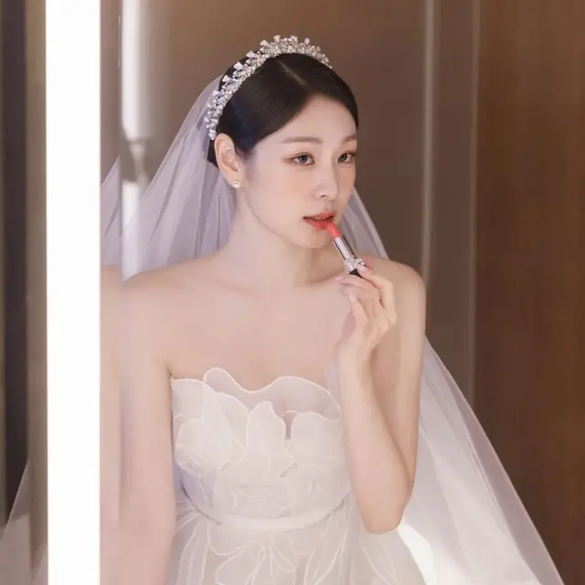 Melihat Cincin Pernikahan Mewah Kim Yuna dan Ko Woo Rim dari Dior yang Belum Dijual di Pasaran
