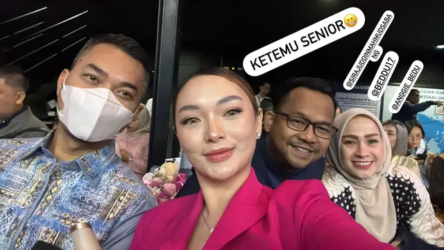 7 Potret Zaskia Gotik Hadiri Wisuda Putri Sambung, Kompak Bareng Imel PC