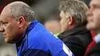 Gaya pelatih Ajax Amsterdam, Martin Jol saat menyaksikan kiprah anak-anak asuhannya di laga lanjutan Eredivisie melawan Willem II Tilburg di Amsterdam Arena, 17 Oktober 2009. AFP PHOTO / Anoek DE GROOT 
