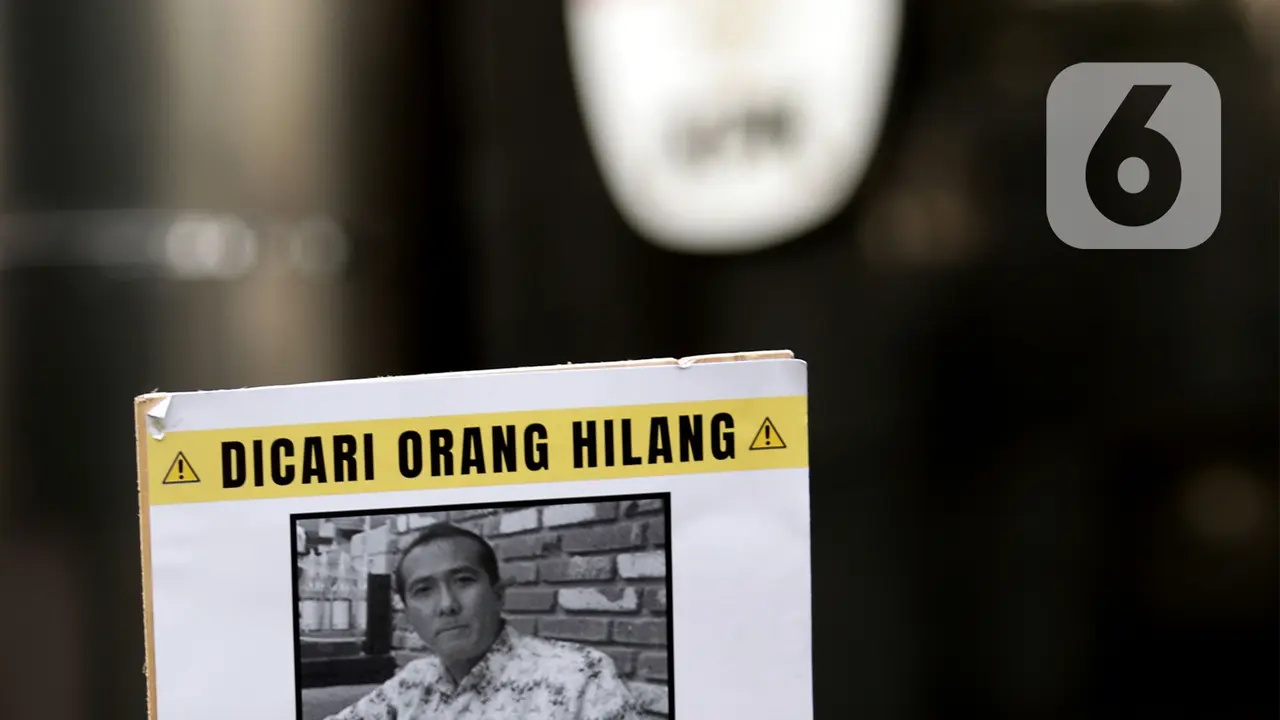FOTO: Aksi 900 Hari Kaburnya Harun Masiku di Depan Gedung KPK