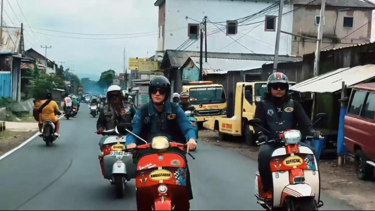 Keseruan Vino G. Bastian Makan Cuanki, Inspirasi Kesederhanaan di Tengah Gemerlap