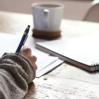 Ilustrasi Menulis Syair Credit: unsplash.com/Green