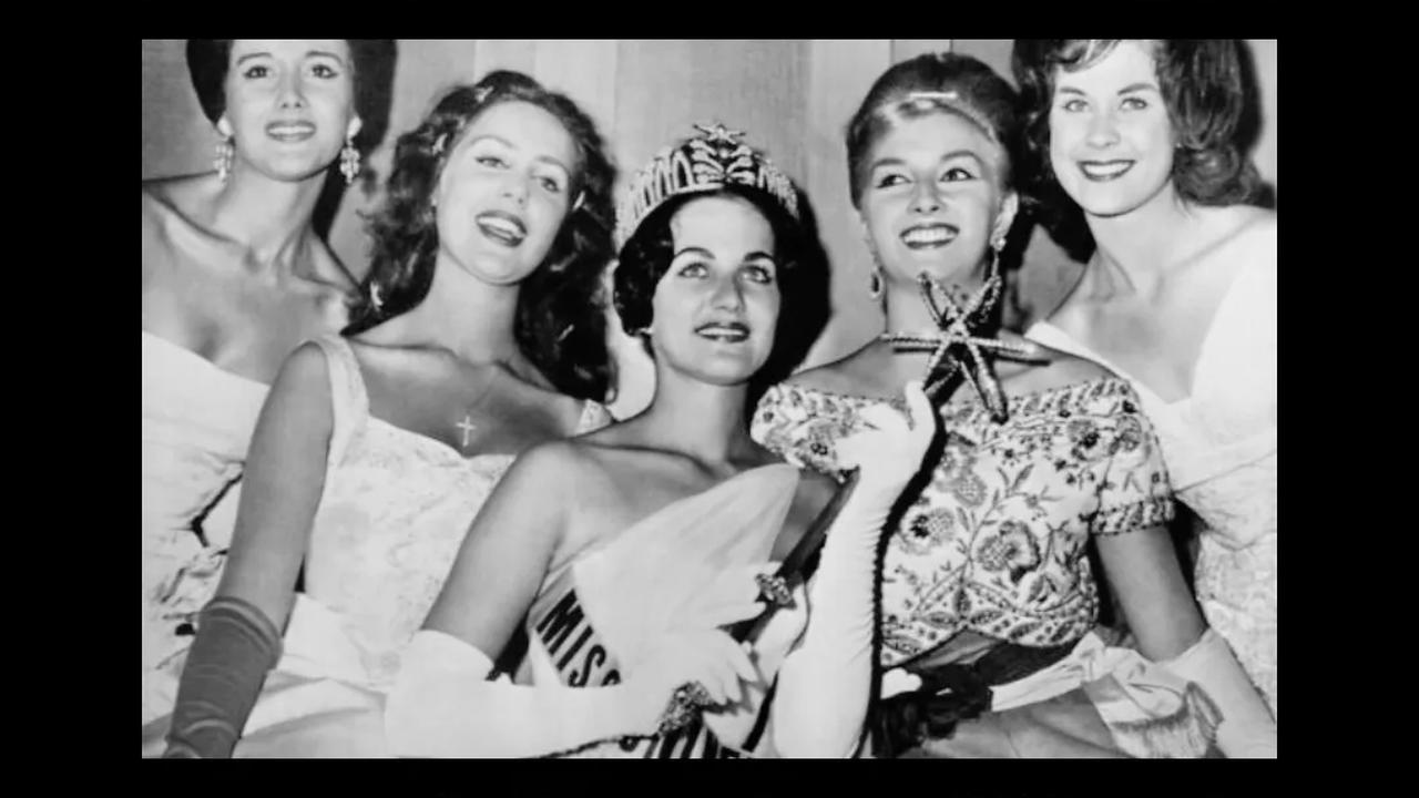 kontestan Miss Universe 1960 dan sang pemenang, Linda Bement