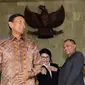 Menko Polhukam Wiranto keluar dari Gedung KPK, Jakarta, Jumat (7/10). Wiranto mengaku terakhir kali menyerahkan LHKPN pada 2009 jelang Pilpres 2009. (Liputan6.com/Helmi Afandi)