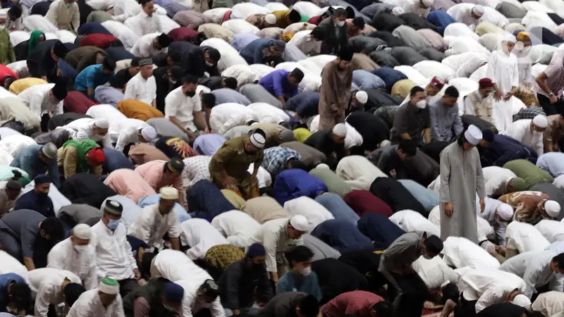 Bersama Ribuan Umat Muslim, Wapres Ma’ruf Amin Laksanakan Shalat Idul Fitri 1443 H di Masjid Istiqlal