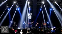 Tokyo Ska Paradise Orchestra menghibur para penonton di Java Jazz Festival 2016 di Jakarta, Jumat (4/3). Band asal negeri Sakura tersebut menghipnotis para penikmat musik Jazz dengan nuansa musik ska. (Liputan6.com/Angga Yuniar)