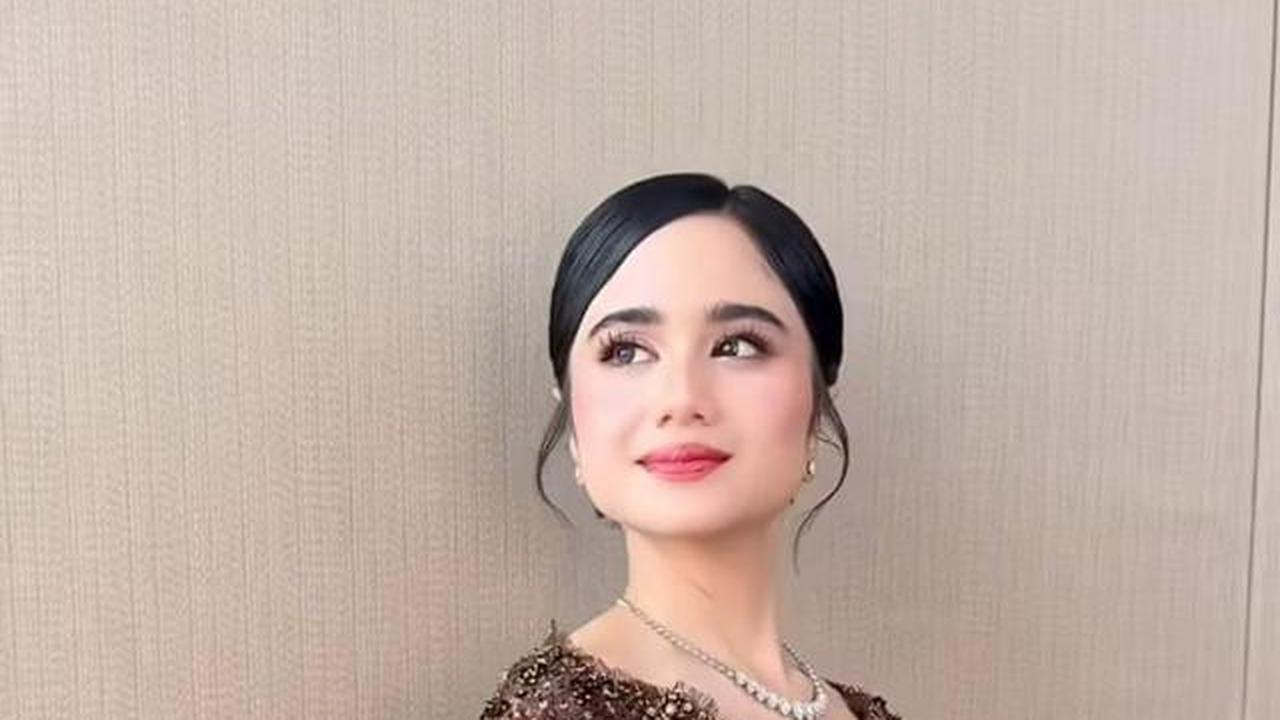Inspirasi Kebaya ala Tissa Biani di Acara Pernikahan El Rumi dan Syifa Hadju, Cantiknya Mewah