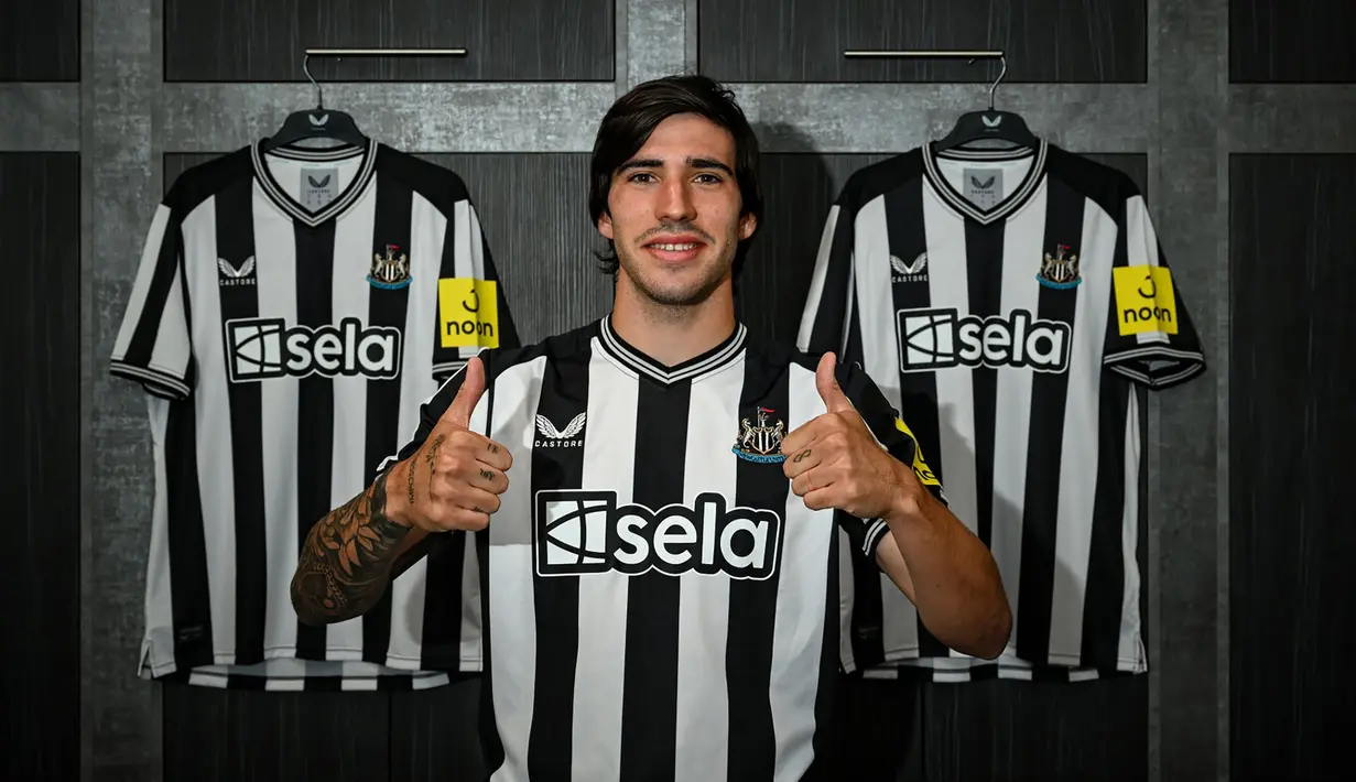 Sandro Tonali dilepas AC Milan ke Newcastle United pada bursa transfer musim 2023/2024 dengan mahar sebesar 64 juta euro atau setara Rp1,06 triliun. Melalui Kesepakatan yang terjadi pada 3 Juli 2023, Sandro Tonali terikat kontrak selama 5 tahun hingga 30 Juni 2028. (nufc.co.uk)