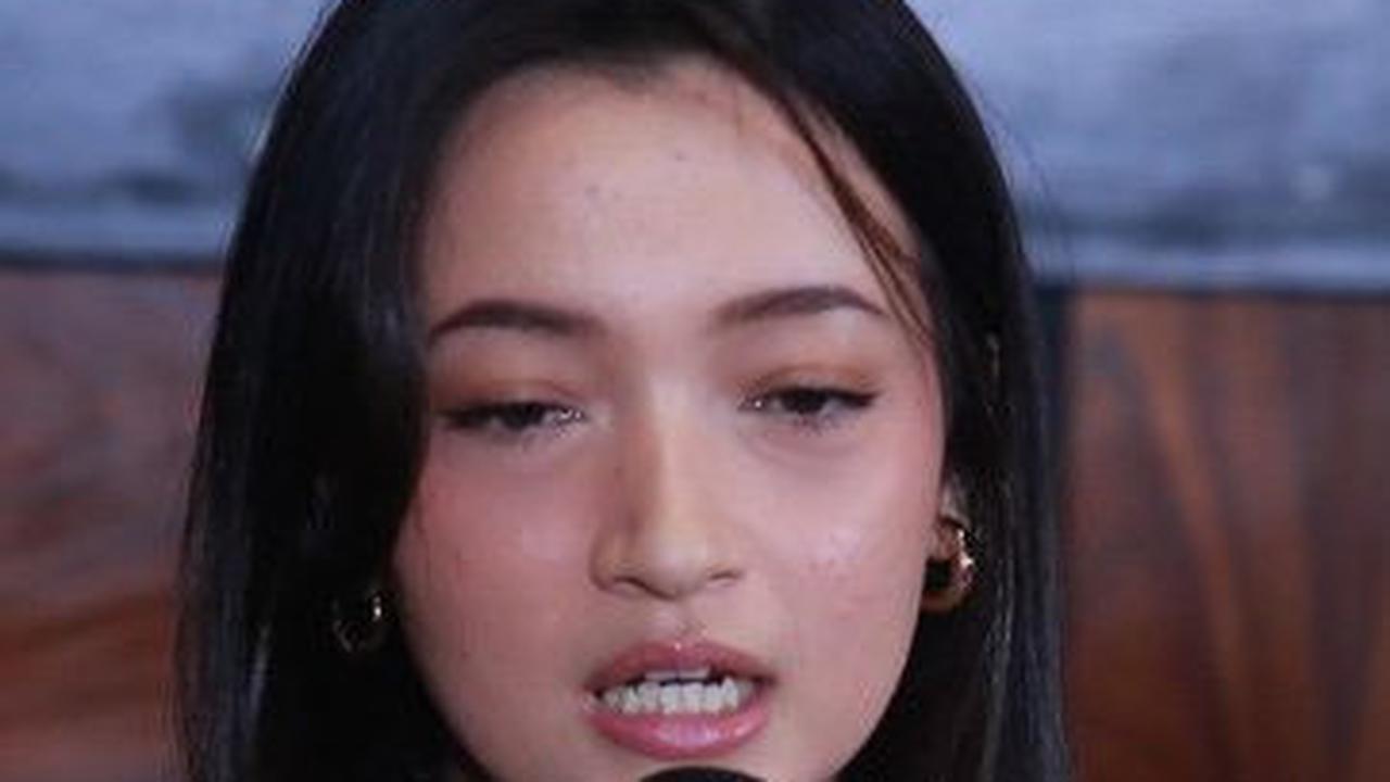7 Potret Megan Domani yang Disebut Cinlok Dengan Devano Danendra