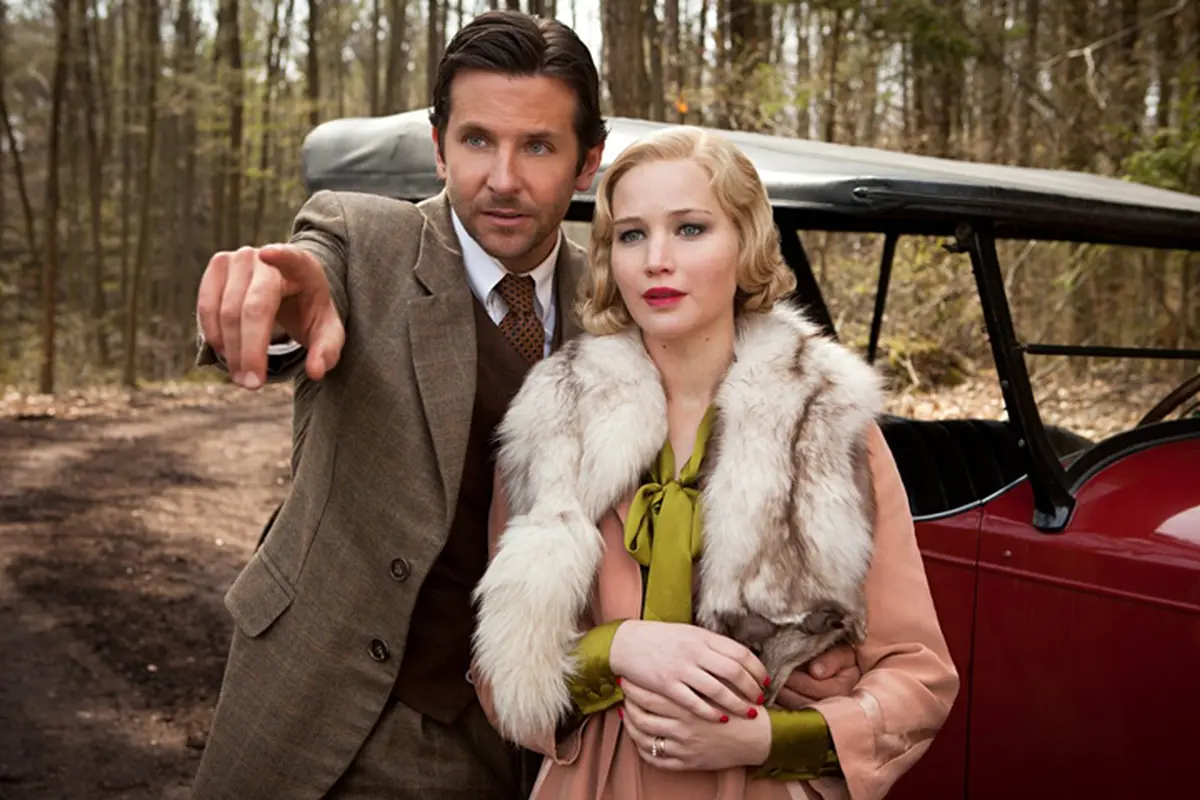  Jennifer Lawrence dan Bradley Cooper 