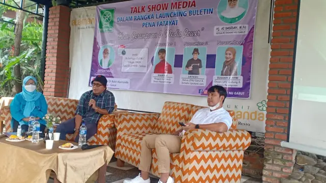 Para narasumber talkshow media 'Hoaks, Perempuan dan Media Power' yang diselenggarakan Fatayat NU Garut saat launching buletin organisasi Pena Fatayat.