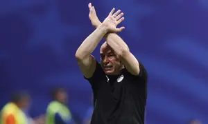 Pelatih Timnas Mesir, Hossam Hassan. (Bola.com/AFP/Buda Mendes / GETTY IMAGES NORTH AMERICA / Getty Images via AFP).