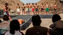 Mereka berbaris dan saling bergantian memamerkan otot murni mereka pada ajang tahunan tersebut. Mempunyai badan kurus dan gemuk tak masalah untuk mengikuti kontes ini. (Liputan6.com/Gempur M Surya)