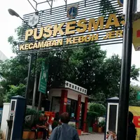 Deretan foto penampakan Puskesmas Kebon Jeruk yang diunggah oleh pemilik akun Facebook Destri Ana ini telah membuat ribuan netizen melongo. (Foto: Facebook/Destri Ana)