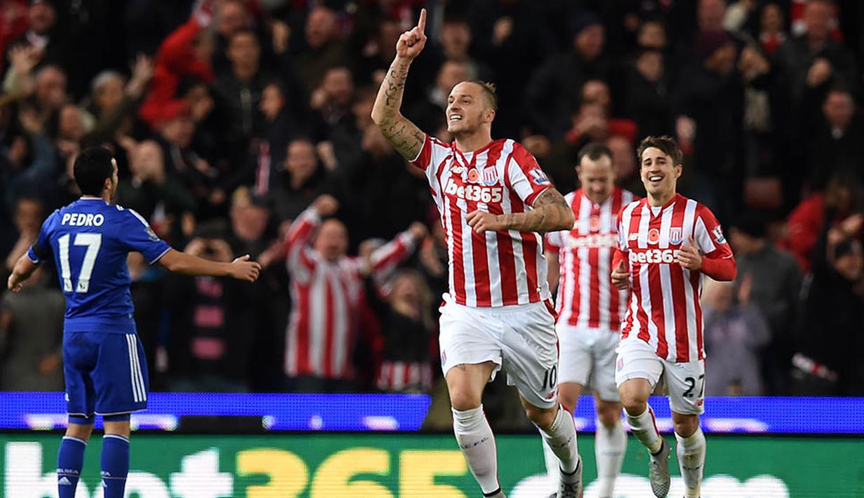 9. Stoke, 50 poundsterling atau sekitar 987 ribu rupiah. (AFP/Paul Ellis)