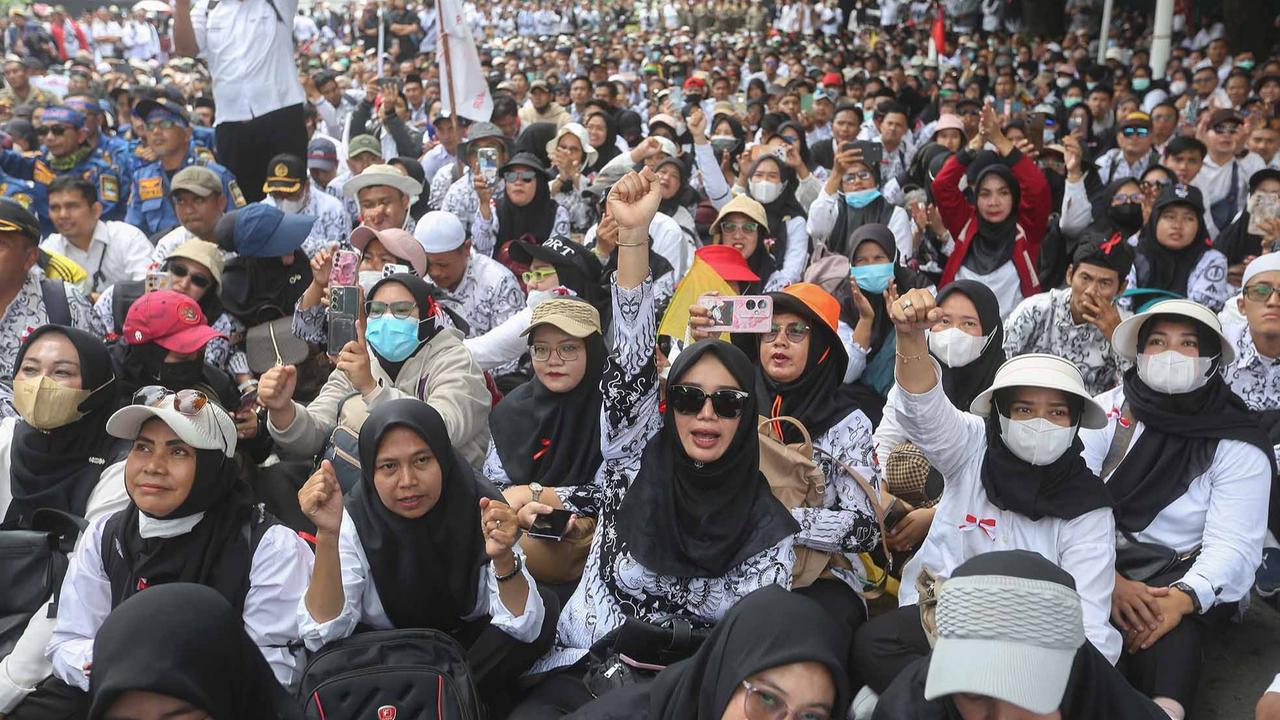 FOTO:  Aksi Ribuan Calon PPPK  Di Kantor KemenPAN-RB, Menolak Pengangkatan Oktober 2025