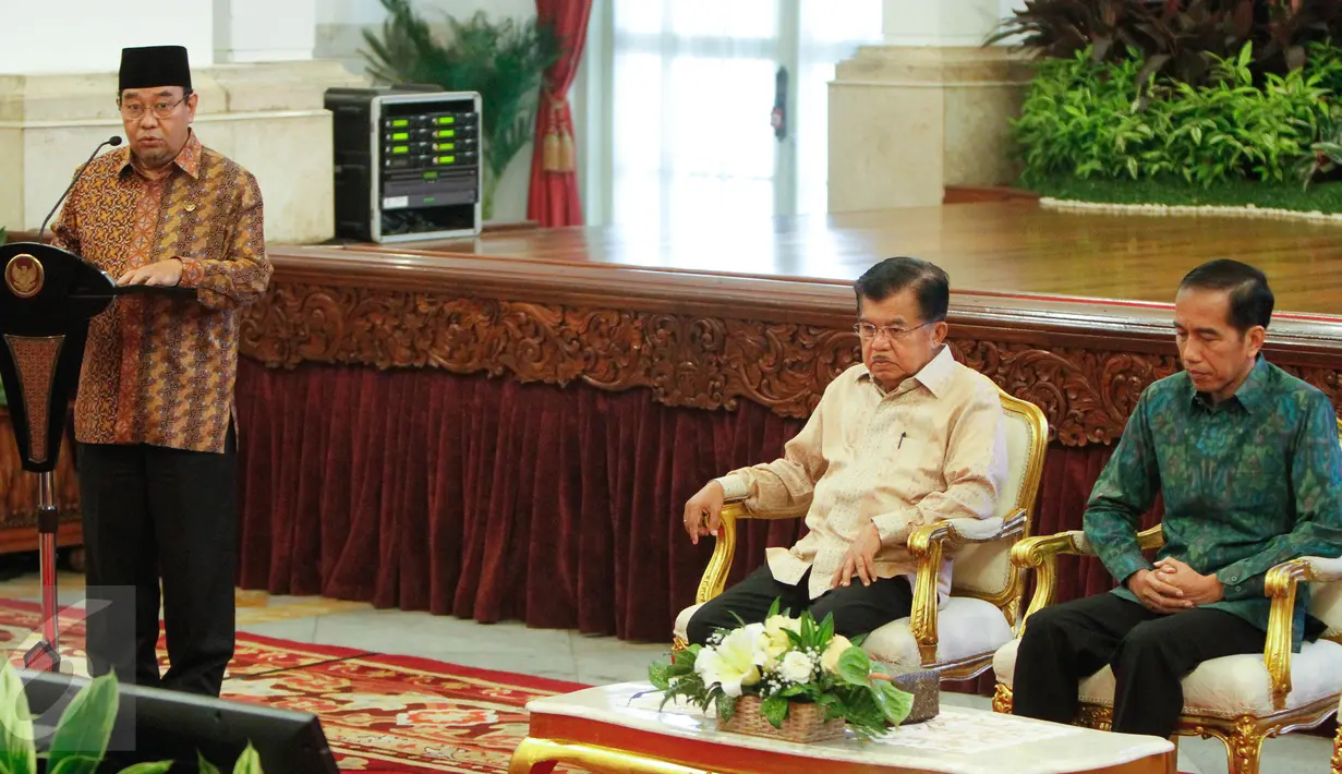 Ketua BPK Harry Azhar Azis memberikan paparan di Istana Negara, Jakarta, Senin (6/6/2016). Acara tersebut dalam rangka penyampaian Laporan Hasil Pemeriksaan atas Laporan Keuangan Pemerintah Pusat (LHP LKPP) Tahun 2015. (Liputan6.com/Faizal Fanani)