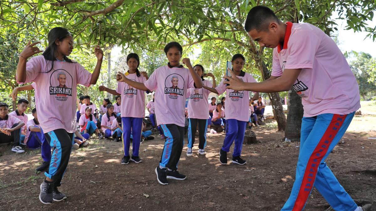 Dea Lestari dan Srikandi Merah Putih Dihiasi Tarian "Neng Rona" di Lapas Perempuan Tangerang