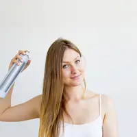 Dry shampoo. (Foto: shutterstock.com By Elena Nichizhenova)