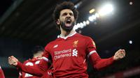 Pemain Liverpool, Mohamed Salah berselebrasi setelah mencetak gol ke gawang Leicester City pada laga pekan ke-21 Premier League di Anfield, Sabtu (30/12). Dua gol kemenangan Liverpool dicetak oleh Salah dengan skor akhir 2-1. (Peter Byrne/PA via AP)