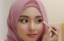 5 Tips Sederhana Tetap Cantik saat Lebaran, Makeup Flawless Tanpa Luntur ke Hijab