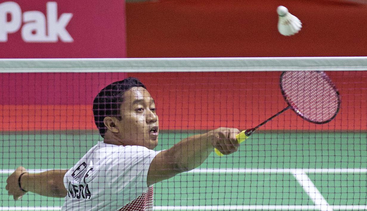 Aksi Fredy Setiawan atlet bulutangkis Indonesia di Asian Paragames 2018  di Istora Senayan, Minggu (7/10/2018).  (Bola.com/Peksi Cahyo)