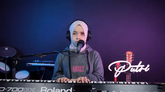 Momen Putri Ariani Membawakan Sholawat Nabi