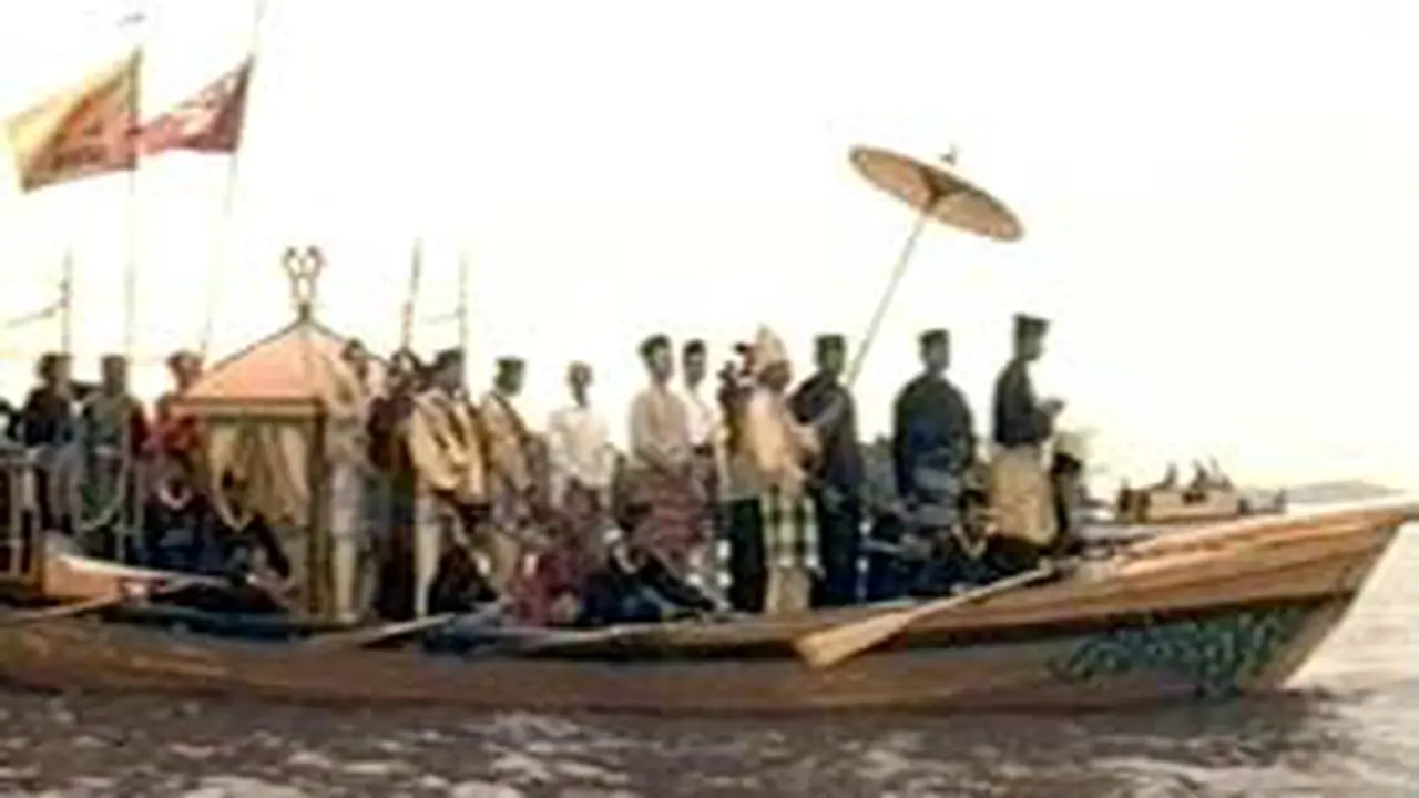 310502aUpacaraAdat.jpg