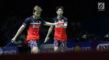 Pebulu tangkis ganda putra Indonesia, Marcus Fernaldi Gideon/Kevin Sanjaya Sukamuljo usai melawan Satwiksairaj Rankireddy/Chirag Shetty (India) di babak 16 besar Indonesia Open 2019 di Istora Senayan, Jakarta, Kamis (18/7/2019). Marcus/Kevin unggul 21-15, 21-14. (Liputan6.com/Helmi Fithriansyah)