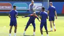 Pelatih Ronald Koeman menyatakan, timnya akan mempersiapkan diri secara matang. (Ronny HARTMANN / AFP)