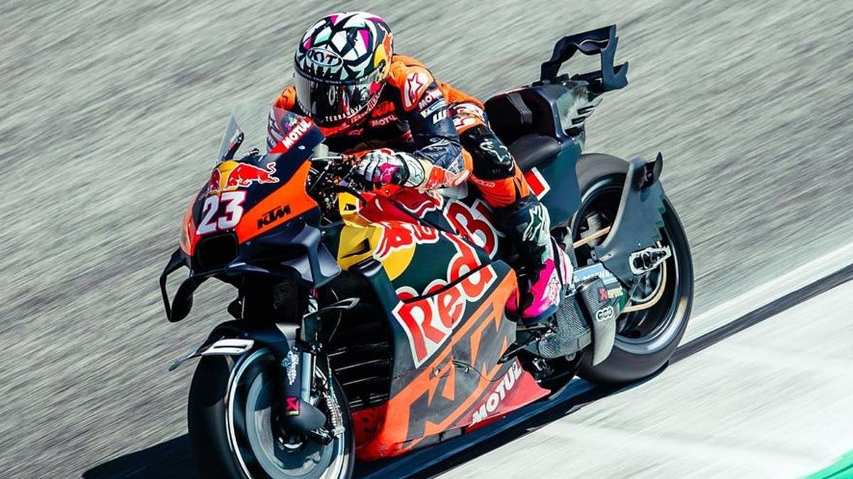Enea Bastianini Bersyukur Atas Hasil Mengejutkan di MotoGP Thailand: Mulai dari Posisi ke-20, Finis ke-9 dengan KTM