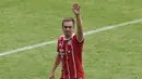 Pemain Bayern Munchen, Philipp Lahm memutuskan pensiun dari sepak bola pada 20 Mei 2017 saat berusia 33 tahun. Lahm sempat merasakan gelar juara Piala Dnia 2014 bersama Timnas Jerman. (AFP/Guenter Schiffmann)