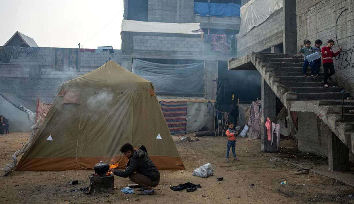 Tempat pengungsian ini begitu padat, sehingga tak dapat menerima pendatang lagi. (AP Photo/Fatima Shbair)