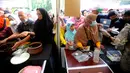 Ada juga pembagian door prize untuk warga yang bisa menjawab kuis dalam acara itu. (merdeka.com/Arie Basuki)
