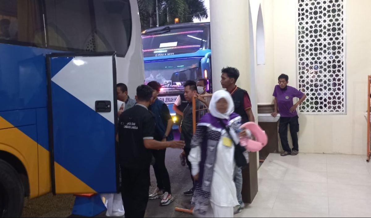 Stakeholder Relation Manager Angkasa Pura I Bandara Internasional Sultan Hasanuddin Taufan Yudhistira yang dikonfirmasi mengaku masih mengecek kebenaran terkait informasi tersebut.<br>