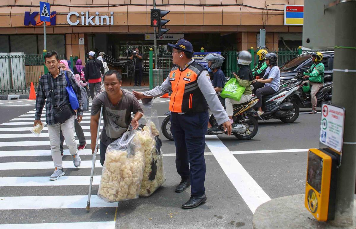 FOTO: Uji Coba Pelican Crossing di Stasiun Cikini,