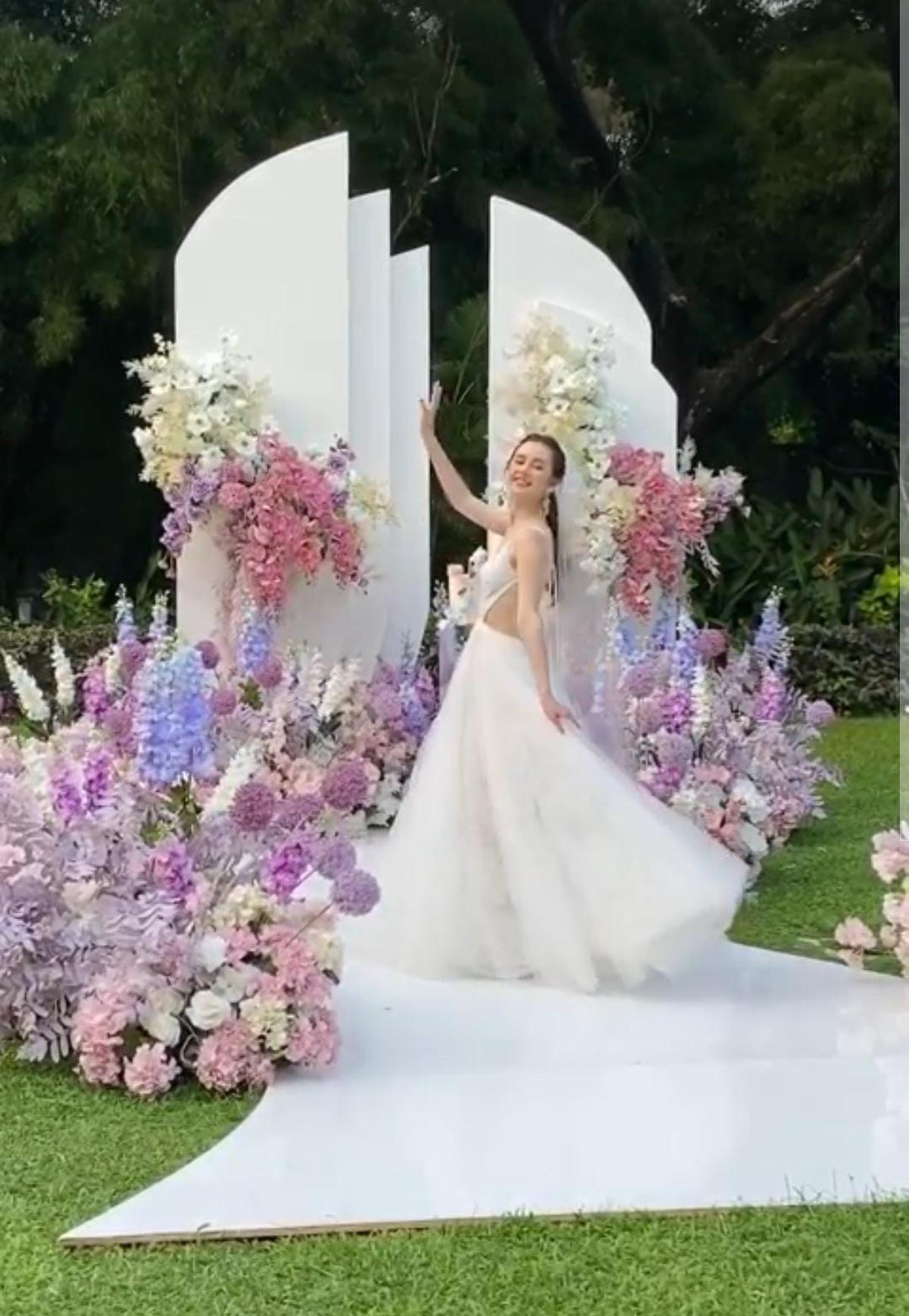 Potret Vika Kolesnaya Pacar Billy Syahputra saat Pemotretan Pakai Gaun Pengantin
