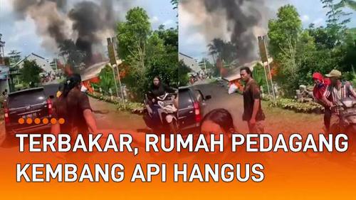 VIDEO: Terbakar, Rumah Pedagang Kembang Api di Tulungagung Hangus Tak Tersisa