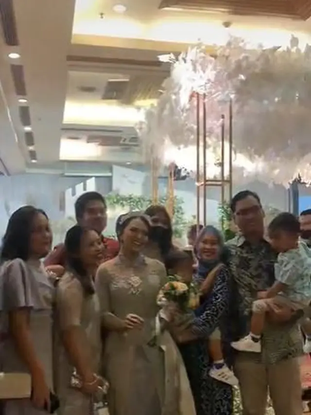 Mulai Go Public, Ini 6 Momen Kaesang Pangarep dan Erina Gudono Kondangan Bareng