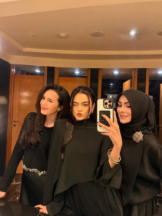 Potret Beby Tsabina Rayakan Ulang Tahun Mama Bersama Keluarga (credit: instagram/bebytsabina)