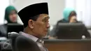 Terdakwa penerima suap kasus jual beli gas alam Bangkalan, Fuad Amin menjalani sidang pembacaan vonis di Pengadilan Tipikor, Jakarta, Senin (19/10). Mantan Bupati Bangkalan itu divonis 8 tahun penjara dan denda Rp 1 miliar. (Liputan6.com/Helmi Afandi)
