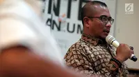 Anggota Komisioner KPU RI Hasyim Asy'ari memberikan penjelasan saat menjadi pembincara dalam diskusi di Komisi Pemilihan Umum (KPU), Jakarta, Selasa (3/10). (Liputan6.com/Faizal Fanani)