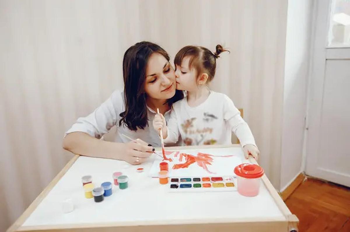 Tips Menjadi Ibu  Kreatif untuk Membantu Perkembangan Anak