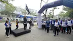 Menteri Perdagangan, Zulkifli Hasan melepas peserta jalan santai bersama pemangku kepentingan bidang perdagangan berjangka komoditi dengan tema “Kolaborasi Bersama Negeri Menuju Indonesia Maju” yang berlangsung di Kantor Kementerian Perdagangan, Jakarta, Minggu (30 Juli). (Foto: Dok Kementerian Perdagangan)
