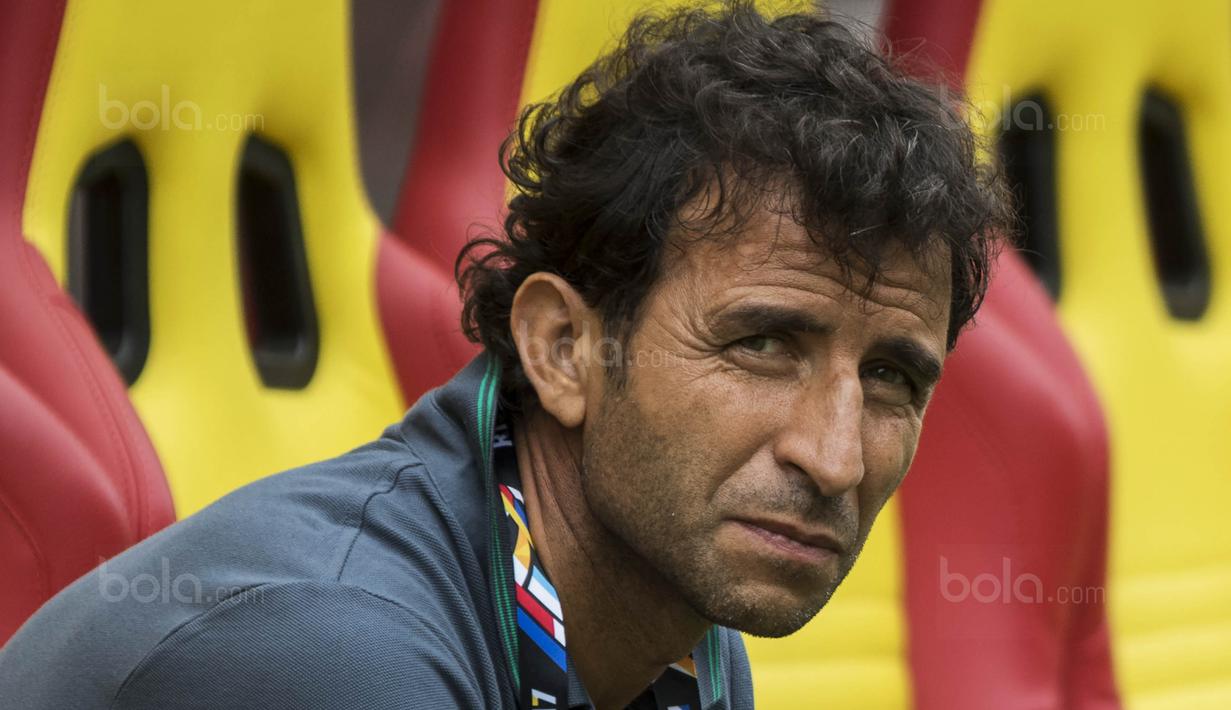 Pelatih Timnas Indonesia, Luis Milla, sebelum melawan Thailand pada laga Grup B SEA Games 2017 di Stadion Shah Alam, Selangor, Selasa (15/8/2017). Kedua negara bermain imbang 1-1. (Bola.com/Vitalis Yogi Trisna)