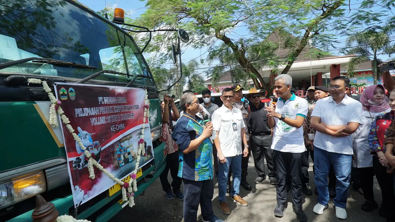 Gubernur Jawa Tengah Ganjar Pranowo melepas kontainer produk UMKM Jawa Tengah untuk diekspor ke luar negeri di Hotel Java Heritage, Kecamatan Purwokerto Timur, Kabupaten Banyumas (Istimewa)