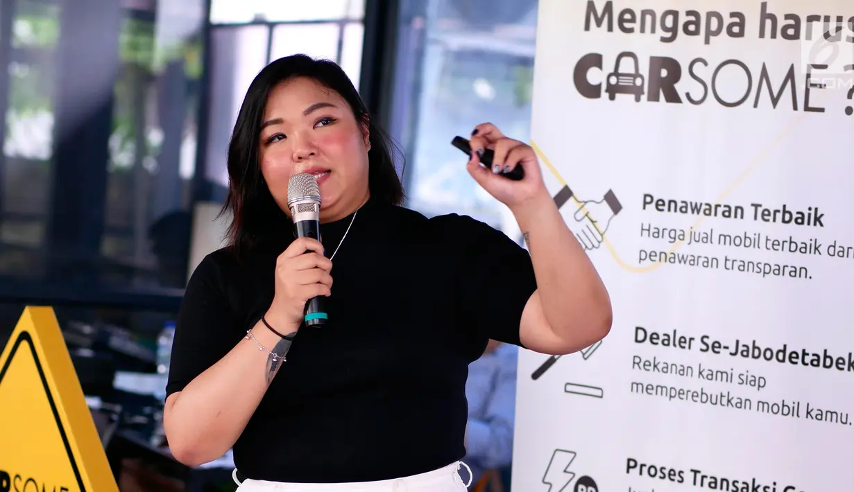 Marketing Manager Carsome Indonesia Maria Francisca memberikan pemaparan saat peluncuran kampanye Carsome #YakinGakMauIkutanMobilGoyang, di Jakarta, Selasa (30/4). Carsome merupakan platform daring jual mobil bekas dengan pelayanan Full Service Branch. (Liputan6.com/HO/Wahyu)